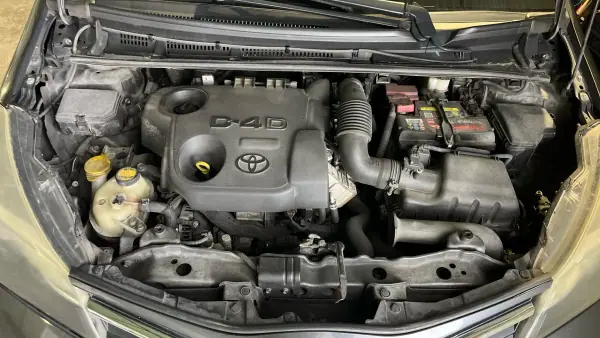 Toyota Yaris 2015 - 7950 EUR, 332062 km - AUTO.MOTO.pt - 332062km - foto 7 de 10