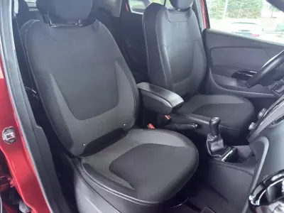 Renault Captur 2016 - 12250 EUR, 136506 km - AUTO.MOTO.pt - 136506km - foto 9 de 22