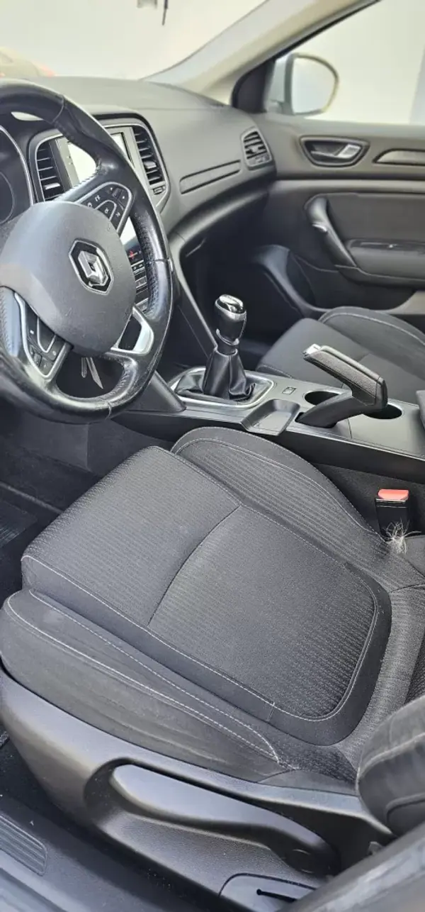 Renault Mégane 2017 - 14900 EUR, 94242 km - AUTO.MOTO.pt - 94242km - foto 7 de 13