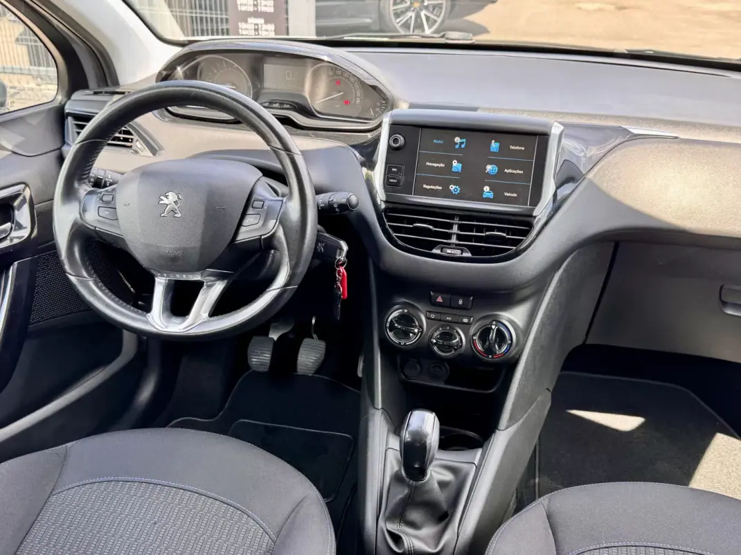 Peugeot 208 2019 - 11990 EUR, 53000 km - AUTO.MOTO.pt - 53000km - foto 10 de 19
