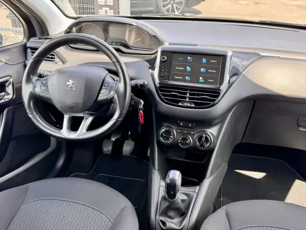 Peugeot 208 2019 - 11990 EUR, 53000 km - AUTO.MOTO.pt - 53000km - foto 10 de 19