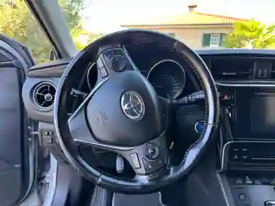 Toyota Auris 2019 — foto 6 de 10