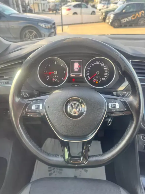 Volkswagen Tiguan 2017 - 17500 EUR, 205000 km - AUTO.MOTO.pt - 205000km - foto 10 de 19