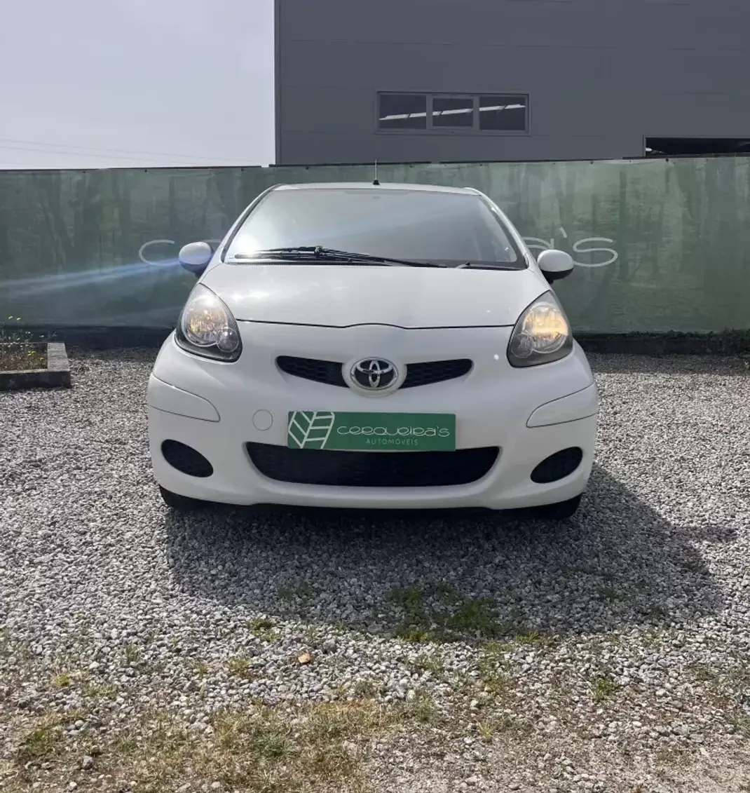 Toyota Aygo 2011 - 7000 EUR, 114200 km - AUTO.MOTO.pt - 114200km - foto 1 de 16