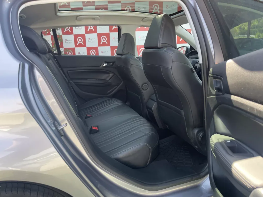 Peugeot 308 2014 - 12490 EUR, 143165 km - 143165km - foto 21 de 22