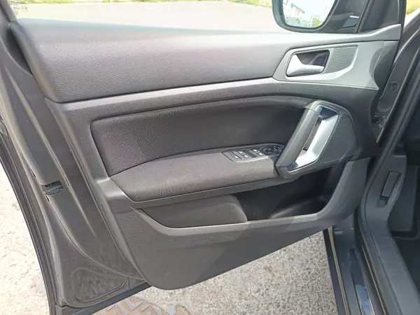Peugeot 308 2020 - 10250 EUR, 151000 km - AUTO.MOTO.pt - 151000km - foto 12 de 15