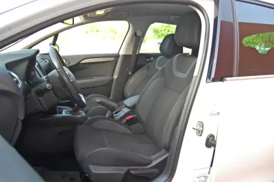 Citroën C4 2016 - 8990 EUR, 179000 km - AUTO.MOTO.pt - 179000km - foto 6 de 9