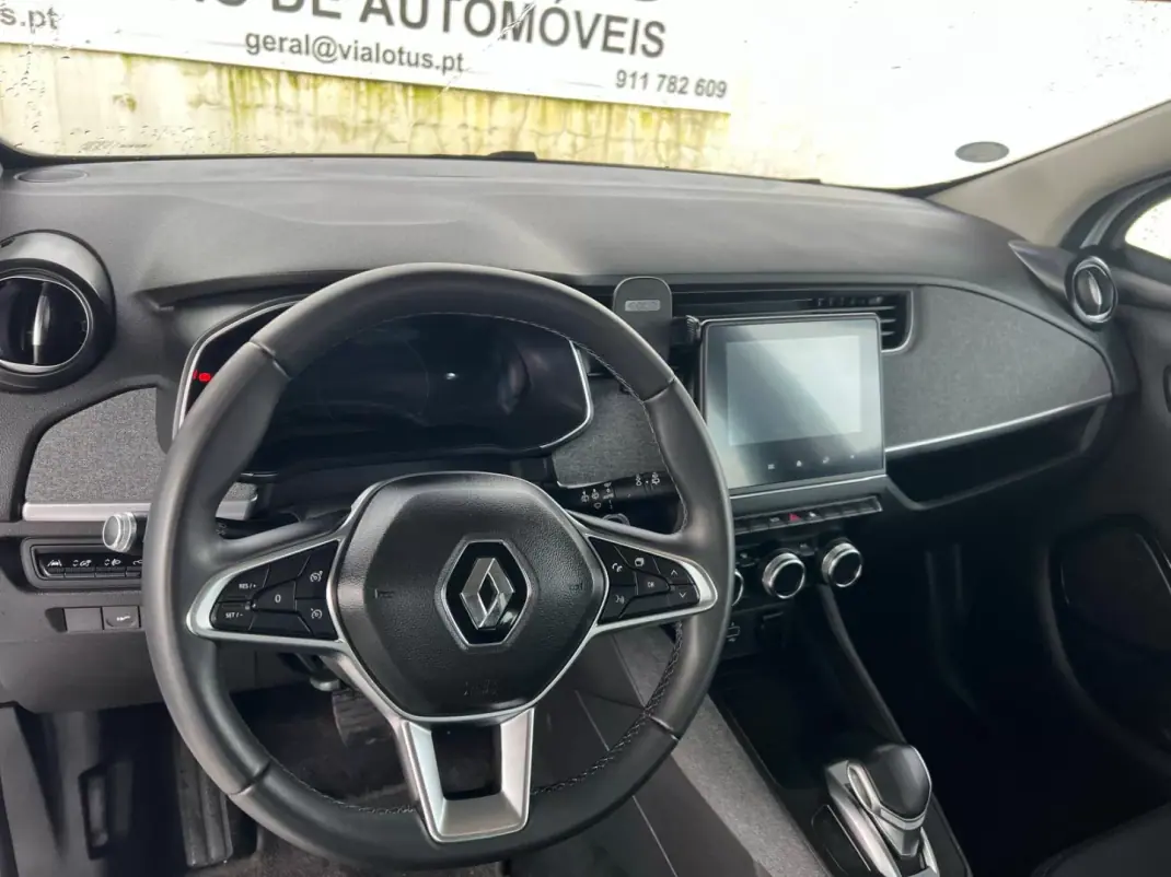Renault Zoe 2021 - 14750 EUR, 47700 km - AUTO.MOTO.pt - 47700km - foto 9 de 11