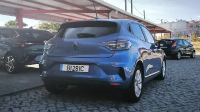 Renault Clio 2024 — foto 5 de 10