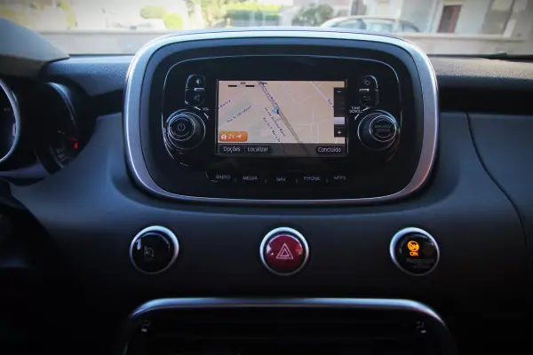 Fiat 500X 2016 - 13750 EUR, 141000 km - AUTO.MOTO.pt - 141000km - foto 23 de 35