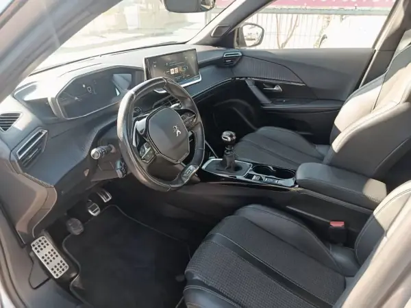 Peugeot 2008 2021 - 18000 EUR, 57400 km - AUTO.MOTO.pt - 57400km - foto 5 de 20