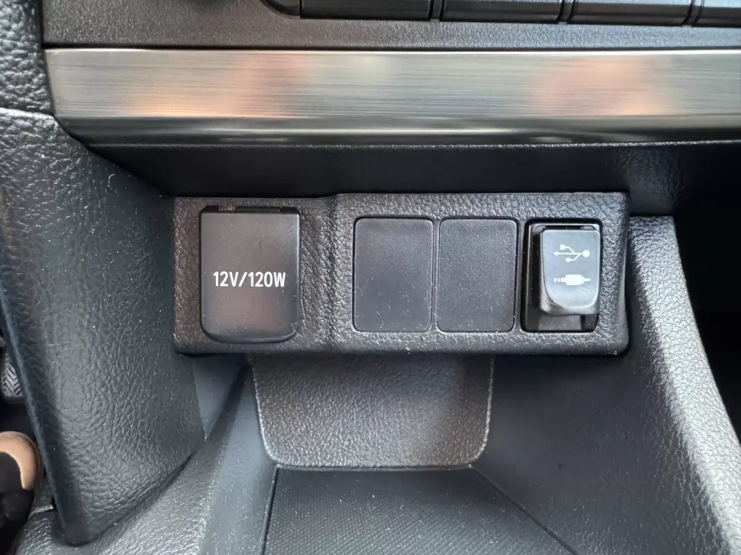 Toyota Auris 2014 - 10990 EUR, 224000 km - AUTO.MOTO.pt - 224000km - foto 25 de 27