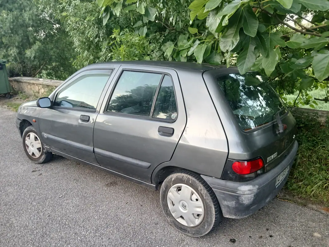 Renault Clio 1997 - 777 EUR, 250500 km - AUTO.MOTO.pt - 250500km - foto 3 de 3