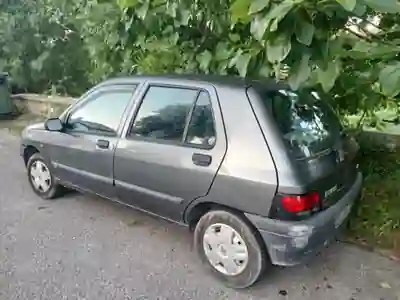 Renault Clio 1997 - 777 EUR, 250500 km - AUTO.MOTO.pt - 250500km - foto 3 de 3