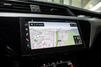Audi Q8 e-Tron Sportback 2023 - 49900 EUR, 34353 km - AUTO.MOTO.pt - 34353km - foto 40 de 44