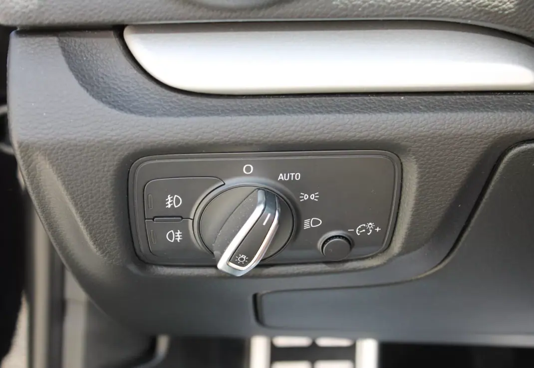 Audi A3 Cabrio 2014 - 17990 EUR, 100000 km - 100000km - foto 21 de 38