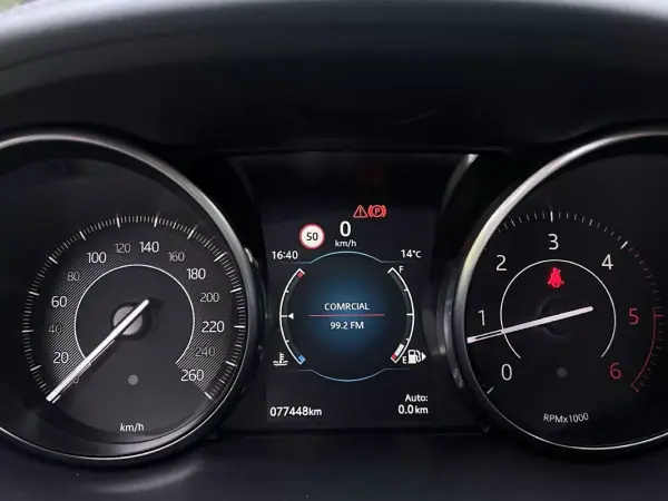 Jaguar E-Pace 2018 - 29750 EUR, 77000 km - AUTO.MOTO.pt - 77000km - foto 24 de 53