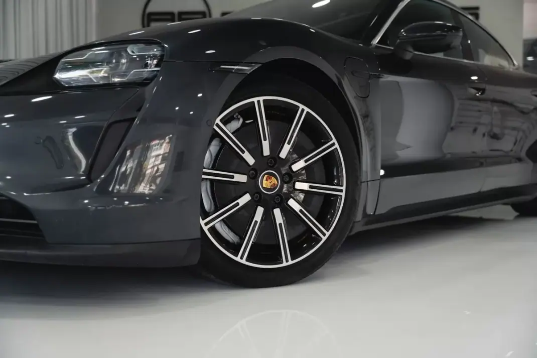 Porsche Taycan 2020 - 59950 EUR, 87282 km - 87282km - foto 3 de 46