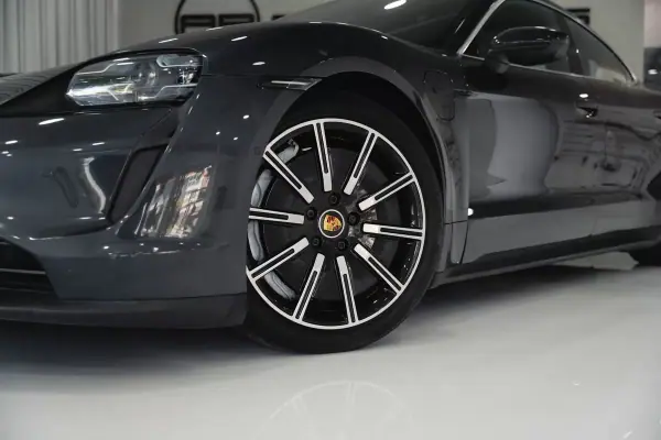 Porsche Taycan 2020 - 59950 EUR, 87282 km - AUTO.MOTO.pt - 87282km - foto 3 de 46