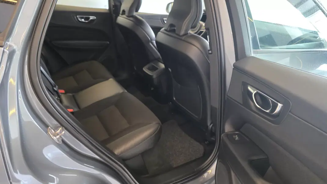 Volvo XC 60 2018 - 23500 EUR, 242396 km - AUTO.MOTO.pt - 242396km - foto 47 de 55