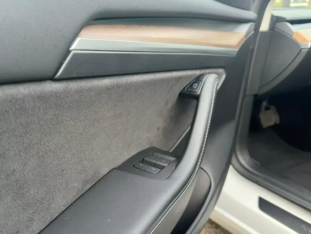 Tesla Model 3 2021 - 29900 EUR, 69729 km - AUTO.MOTO.pt - 69729km - foto 13 de 19