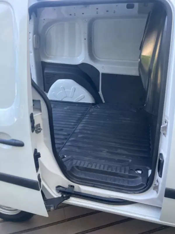Renault KANGOO 1.5 BLUE DCI 3LUG EDITION ONE 2017 - 10900 EUR, 128600 km - AUTO.MOTO.pt - 128600km - foto 9 de 16