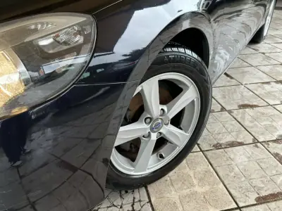 Volvo V40 2014 - 10950 EUR, 203325 km - AUTO.MOTO.pt - 203325km - foto 3 de 32