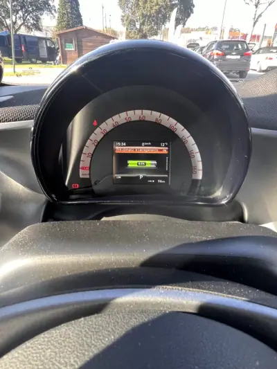 Smart Fortwo Cabrio 2019 - 14000 EUR, 48700 km - AUTO.MOTO.pt - 48700km - foto 9 de 19