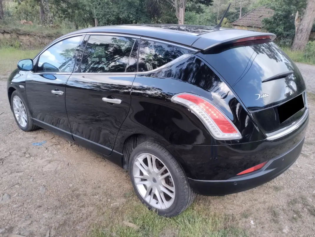 Lancia Delta 2008 - 3750 EUR, 220000 km - AUTO.MOTO.pt - 220000km - foto 5 de 28