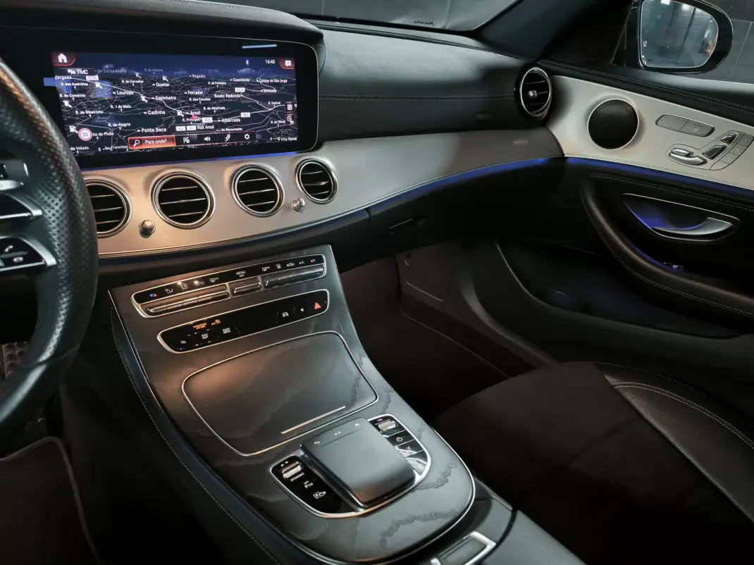Mercedes-Benz E 300 2022 - 35950 EUR, 122245 km - AUTO.MOTO.pt - 122245km - foto 30 de 43