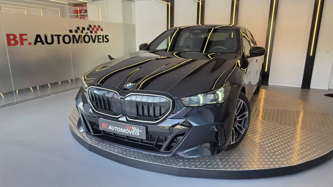BMW 530e 2024 - 58900 EUR, 81874 km - AUTO.MOTO.pt - 81874km - foto 26 de 60