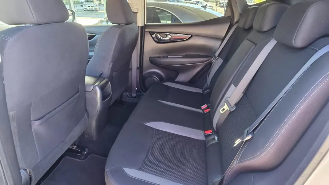 Nissan Qashqai 2019 - 18990 EUR, 110000 km - AUTO.MOTO.pt - 110000km - foto 27 de 31