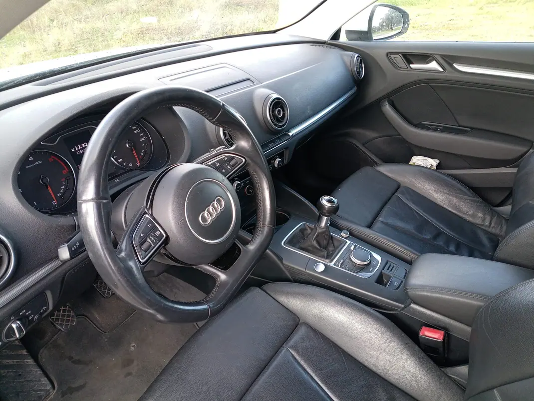Audi A3 Sportback 2014 - 9900 EUR, 209000 km - AUTO.MOTO.pt - 209000km - foto 4 de 11