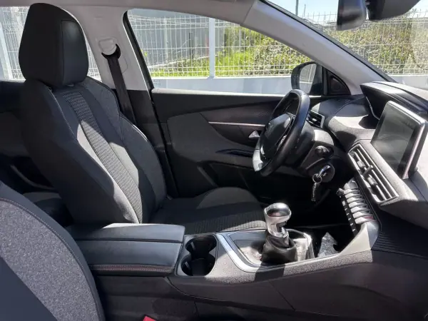 Peugeot 3008 2019 - 13900 EUR, 180724 km - AUTO.MOTO.pt - 180724km - foto 32 de 34