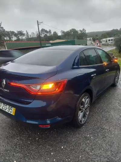 Renault Mégane Grand Coupe 2019 - 15950 EUR, 111650 km - AUTO.MOTO.pt - 111650km - foto 3 de 11