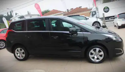 Peugeot 5008 2015 - 7450 EUR, 221000 km - AUTO.MOTO.pt - 221000km - foto 4 de 26