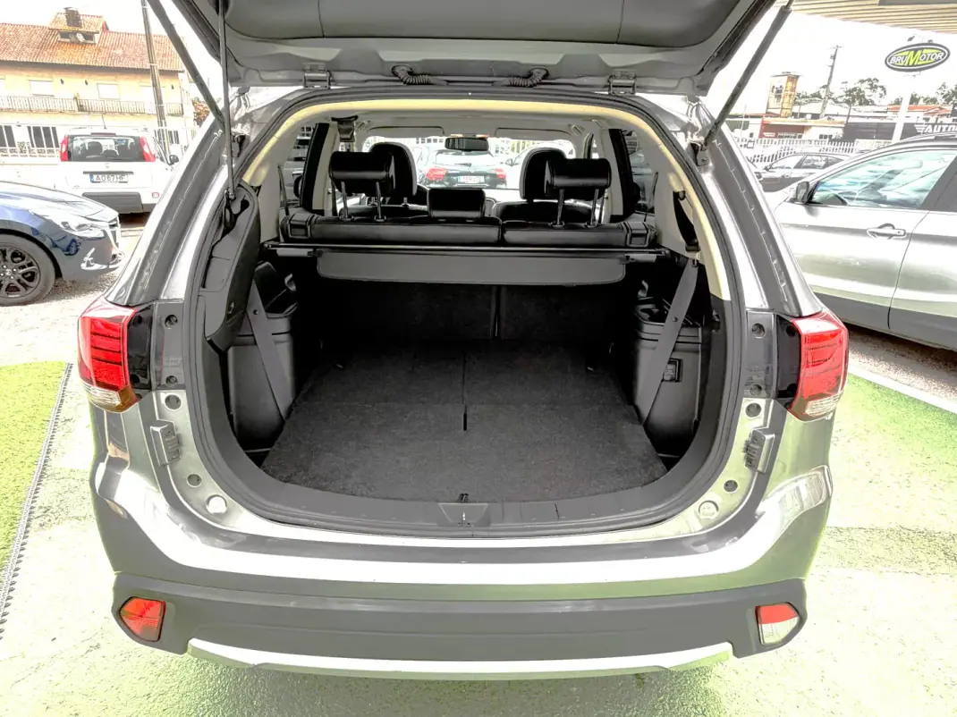 Mitsubishi Outlander 2018 - 17900 EUR, 129355 km - AUTO.MOTO.pt - 129355km - foto 21 de 24