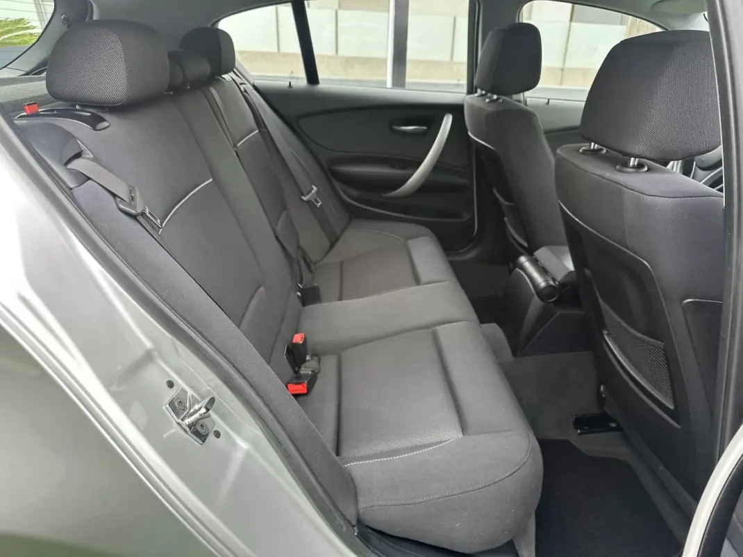 BMW 118 2009 - 8900 EUR, 184000 km - AUTO.MOTO.pt - 184000km - foto 35 de 55