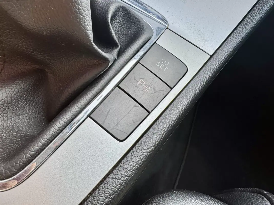 Volkswagen Passat Variant 2007 - 6950 EUR, 240000 km - AUTO.MOTO.pt - 240000km - foto 19 de 24