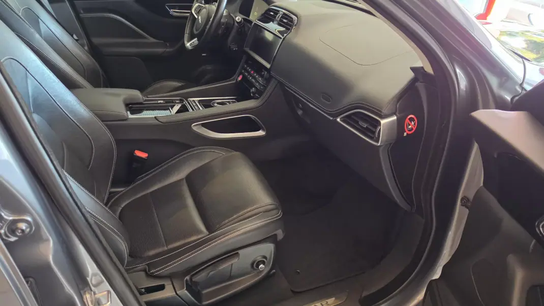 Jaguar F-Pace 2017 - 19500 EUR, 157804 km - 157804km - foto 69 de 74