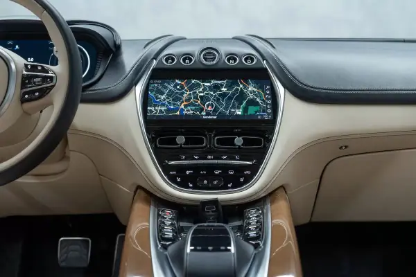 Aston Martin DBX 2020 - 149950 EUR, 55000 km - AUTO.MOTO.pt - 55000km - foto 21 de 53
