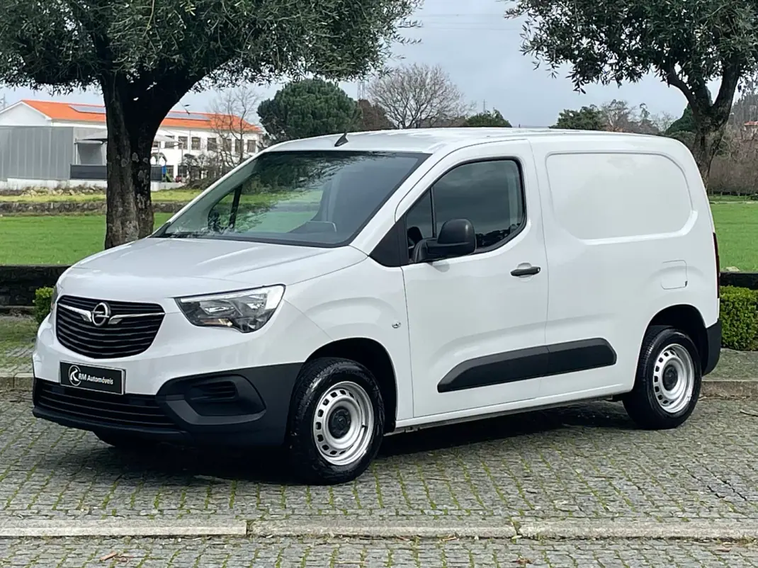 Opel Combo 2022 - 14450 EUR, 90000 km - AUTO.MOTO.pt - 90000km - foto 2 de 37