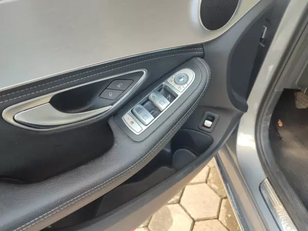 Mercedes-Benz C 180 2015 - 14990 EUR, 208711 km - AUTO.MOTO.pt - 208711km - foto 10 de 11
