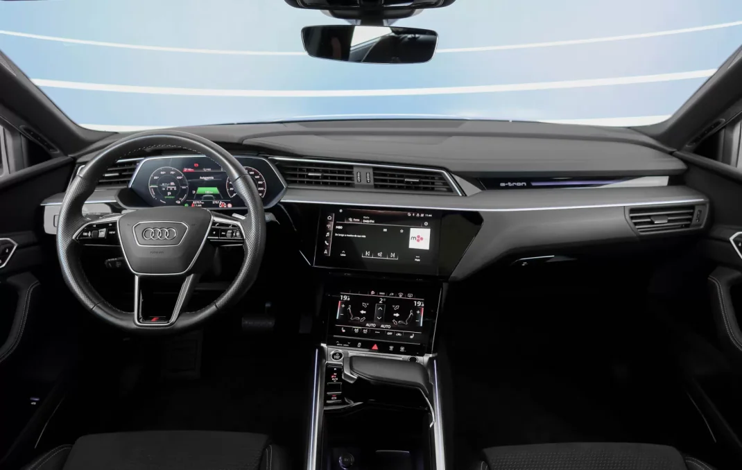Audi e-tron Sportback 2022 - 47500 EUR, 62757 km - AUTO.MOTO.pt - 62757km - foto 6 de 19