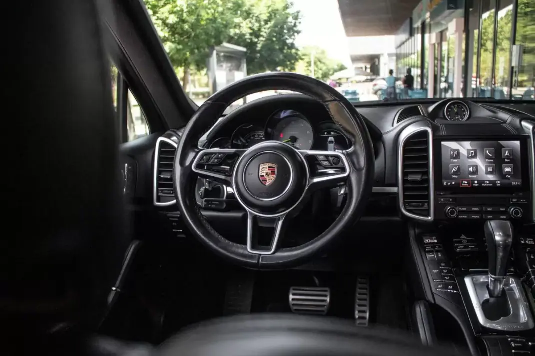 Porsche Cayenne 2016 - 42900 EUR, 139769 km - AUTO.MOTO.pt - 139769km - foto 41 de 49