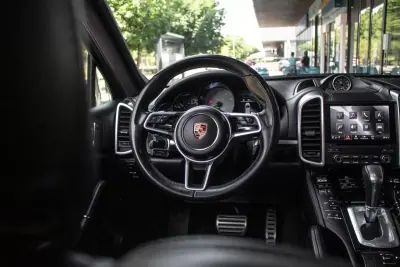 Porsche Cayenne 2016 - 42900 EUR, 139769 km - AUTO.MOTO.pt - 139769km - foto 41 de 49