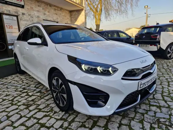 Kia Ceed SW 2023 - 23500 EUR, 82000 km - AUTO.MOTO.pt - 82000km - foto 2 de 42