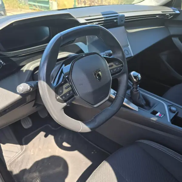 Peugeot 308 SW 2022 - 14450 EUR, 170000 km - AUTO.MOTO.pt - 170000km - foto 8 de 9