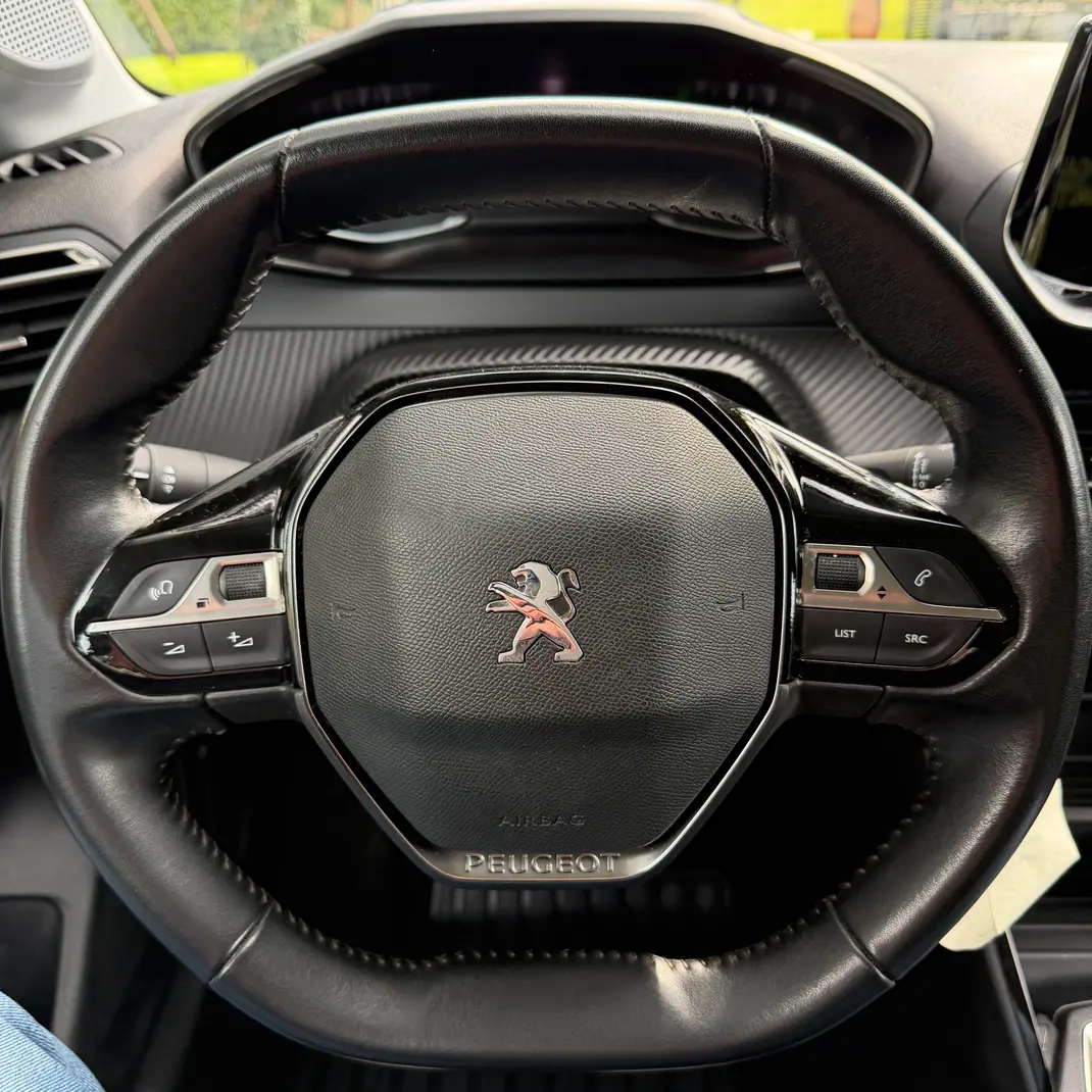 Peugeot 208 2022 - 13990 EUR, 50 km - AUTO.MOTO.pt - 50km - foto 13 de 14