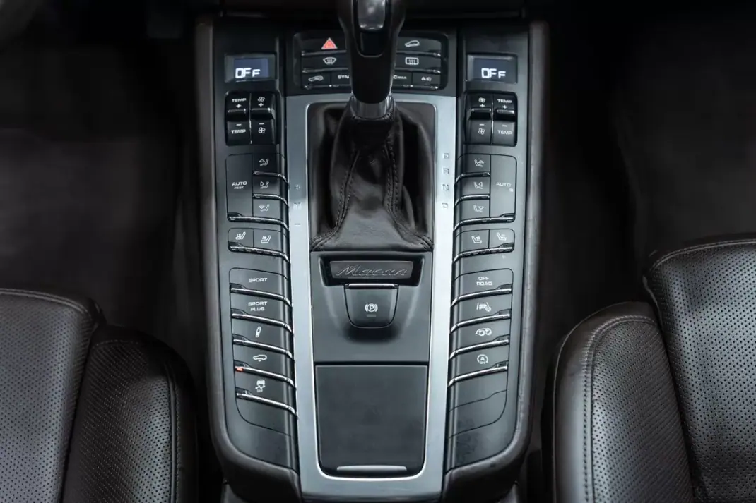 Porsche Macan 2016 - 49950 EUR, 131000 km - AUTO.MOTO.pt - 131000km - foto 19 de 53